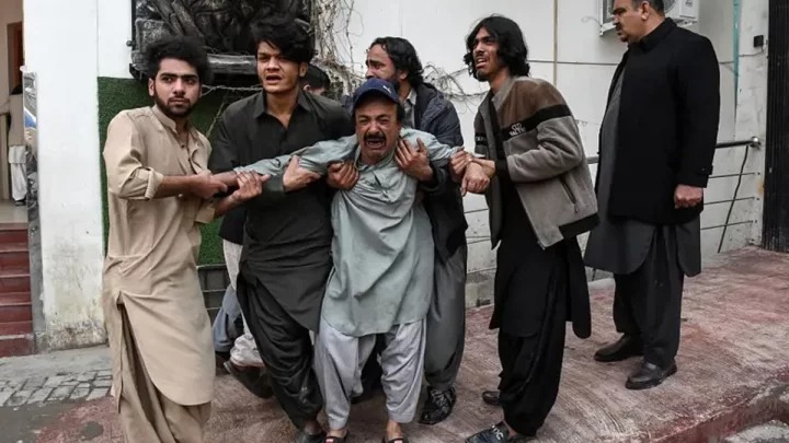 পাকিস্তানের ১২ শহরে একযোগে হামলা, নিহত অন্তত ৮০ পাকিস্তানি সেনা